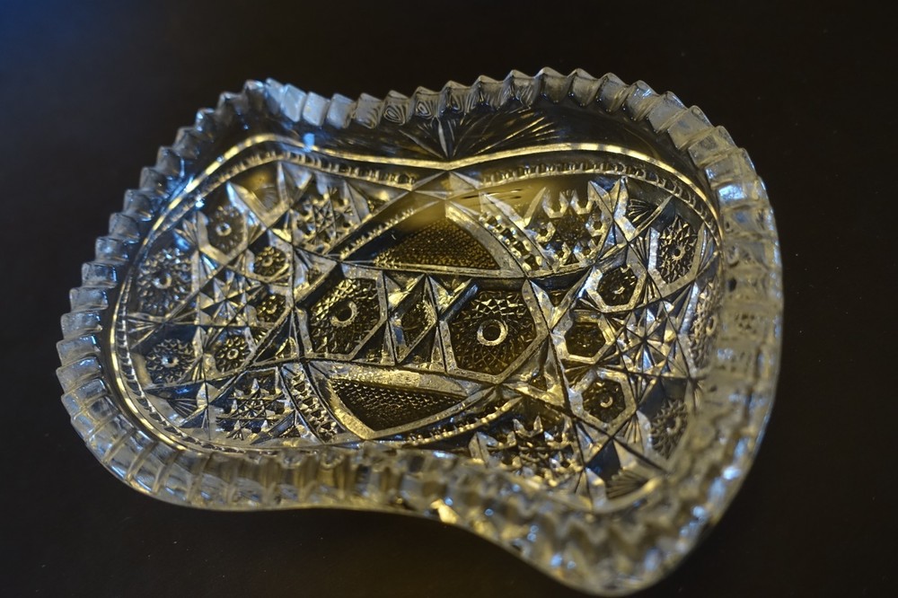 TT52 EAPG PRESSED GLASS WAVY SHAPE DISH 6"