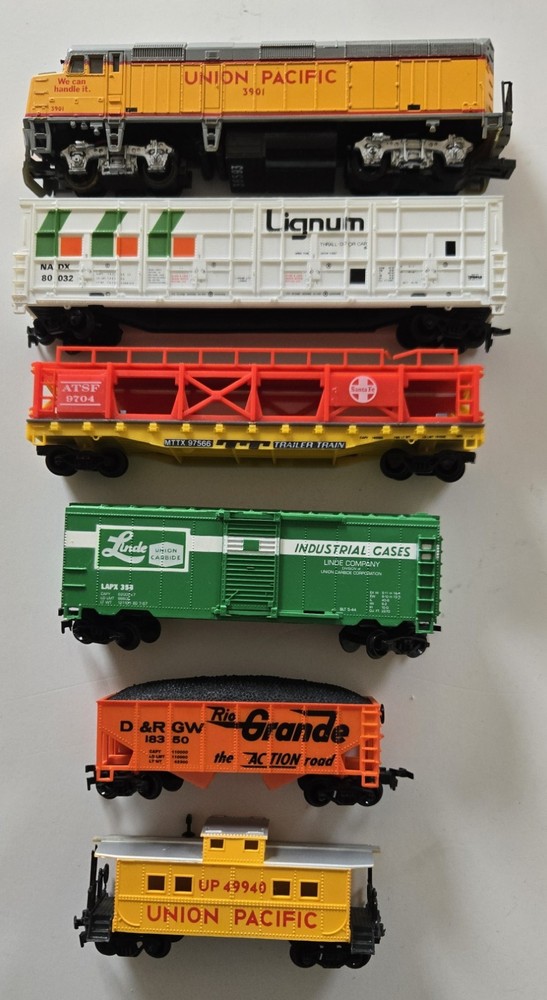 Life Like HO Scale Train Set