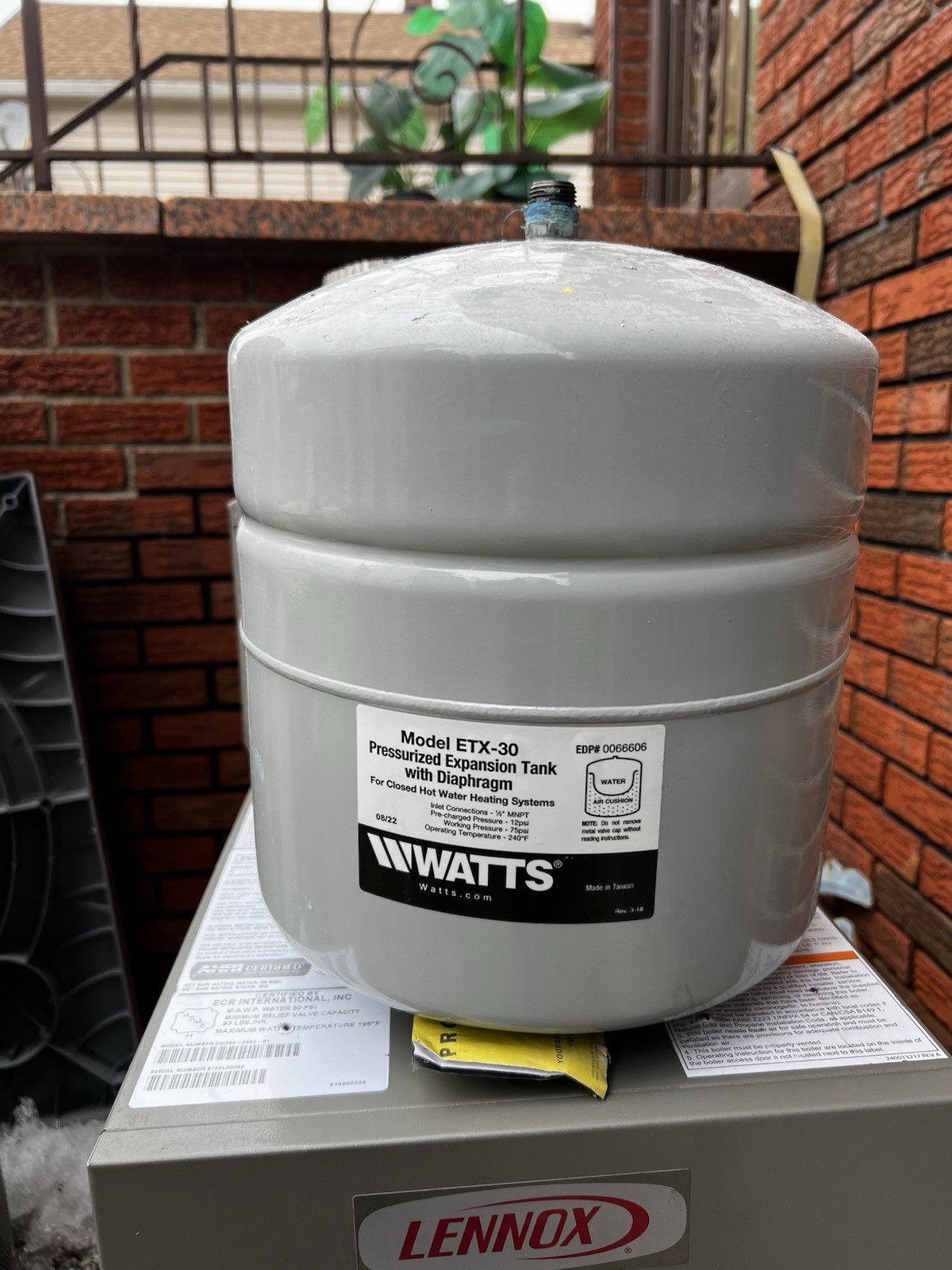 LENNOX GWB84-095E-01 Boiler Furnace 92,500 BTU Natural Gas w/ Expansion Tank