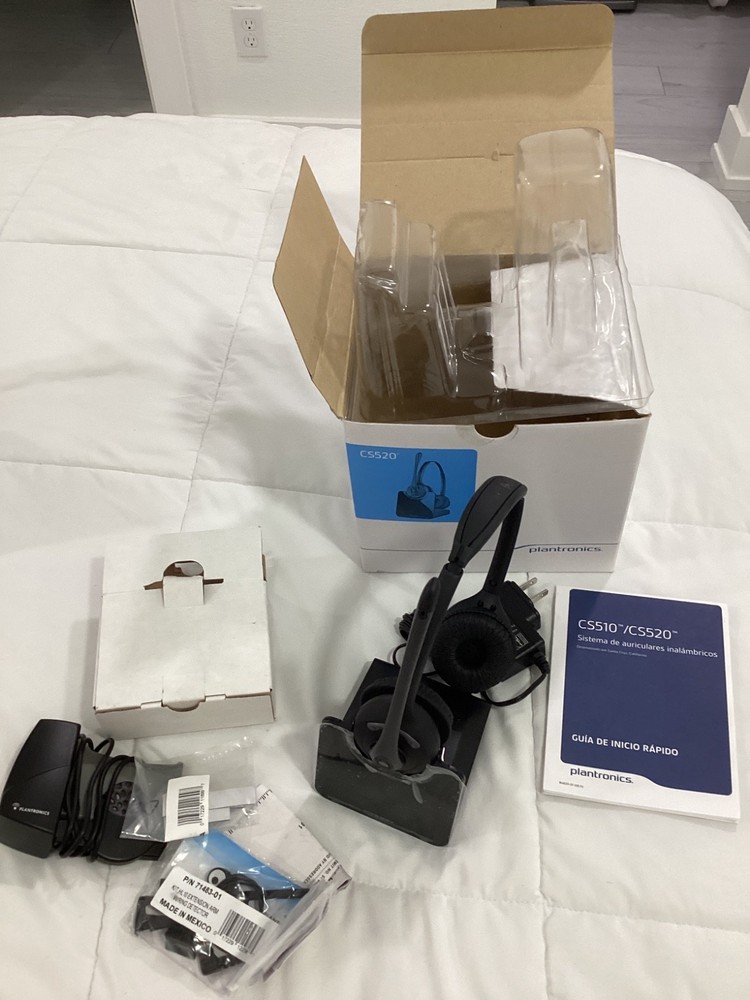 NEW Plantronics CS520 Wireless Headset System Bundle w/ HL10 Handset Lifter