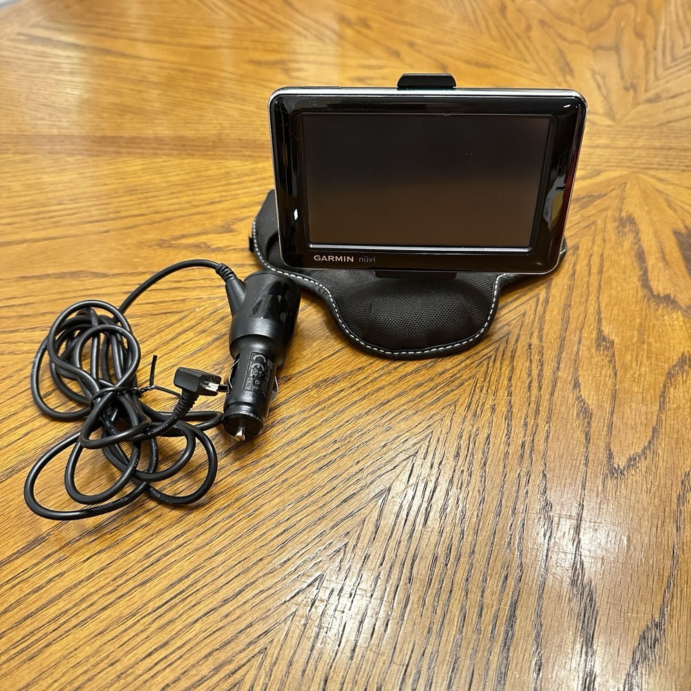 Garmin Nuvi 1690 GPS with Nonskid Base