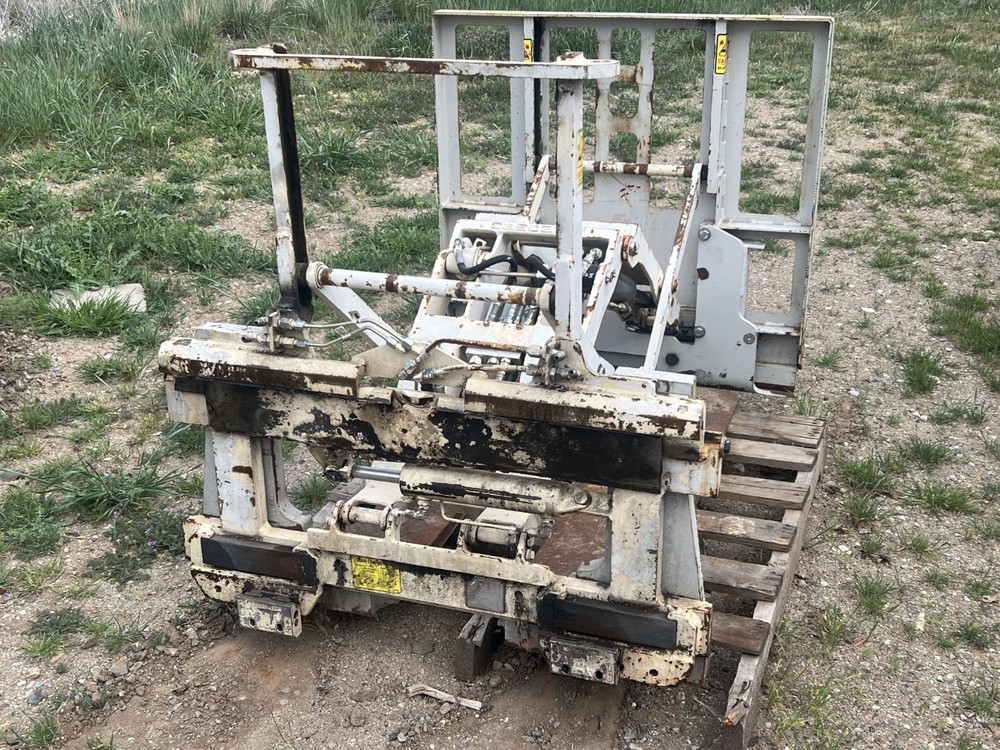 Cascade 4500 LB Push/Pull Slip Sheet Forklift Attachment 45E-PS-352