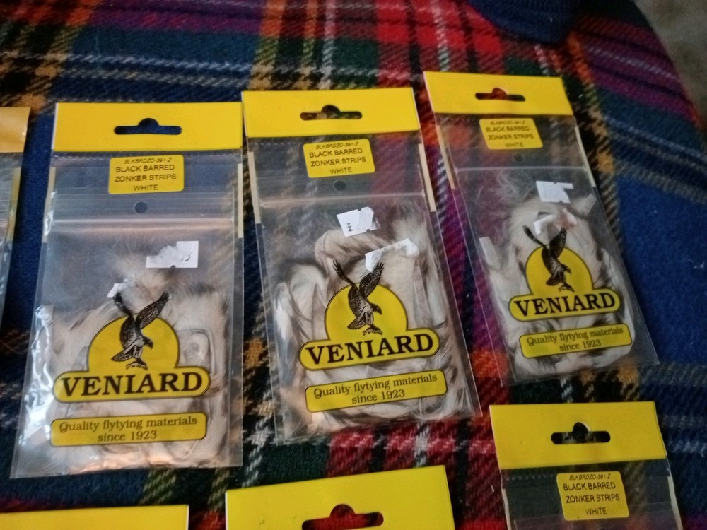 Veniard Black Barred Zonker Strips x 10 Packets
