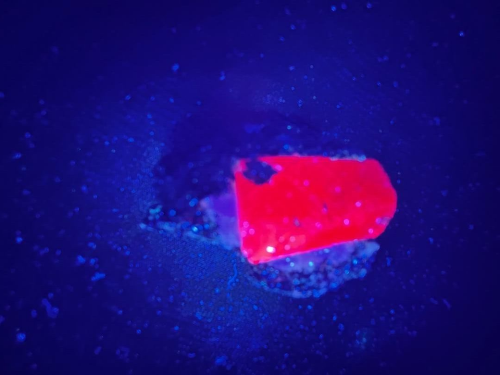 KB: FANTASTIC!! LW FL. RED RUBY XL. FROM MADAGASCAR