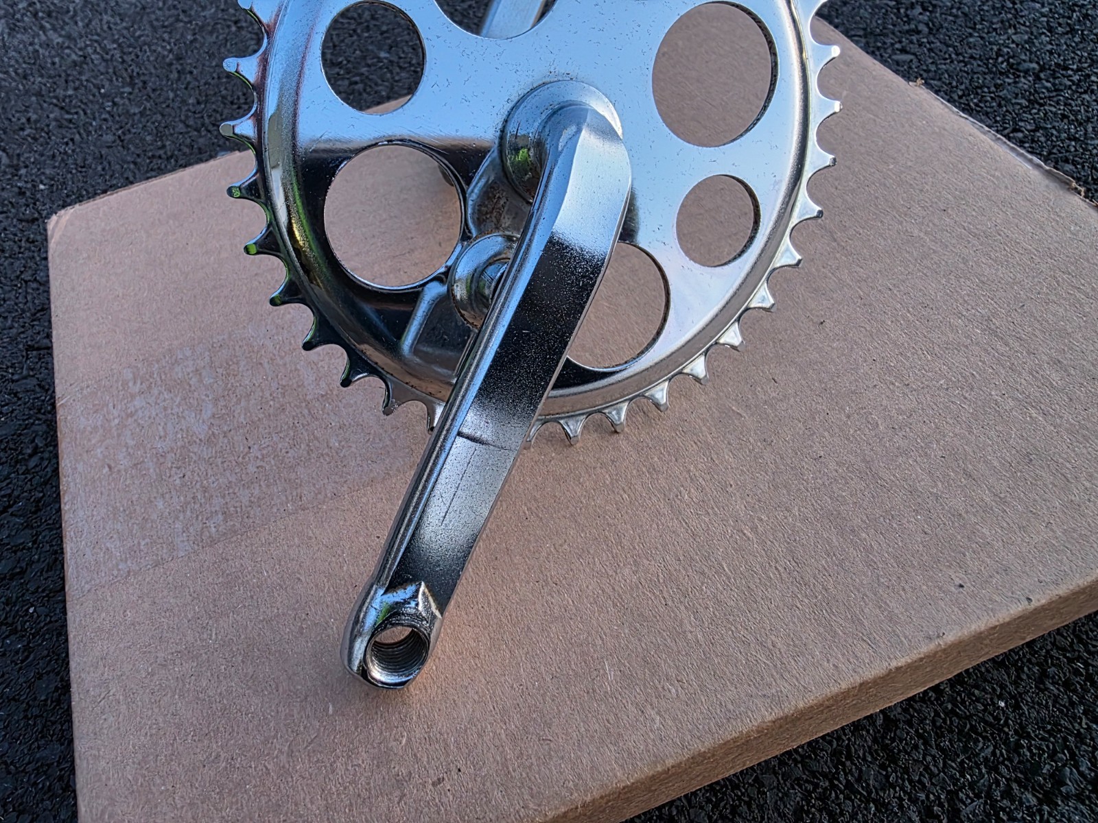 VINTAGE SCHWINN STINGRAY JUNIOR CRANK SET WITH HARDWARE