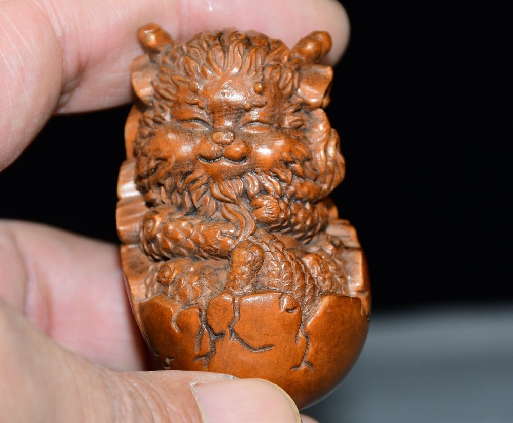 Exquisite Small Leaf Boxwood Monkey Pendant