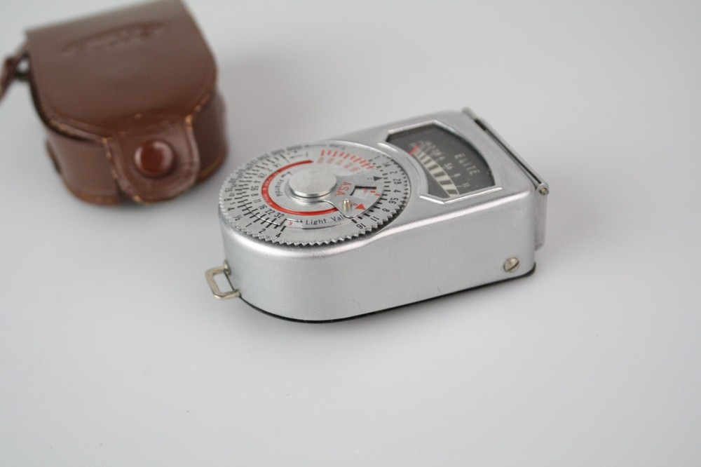 ELITE TYPE IX LIGHT METER WITH CASE