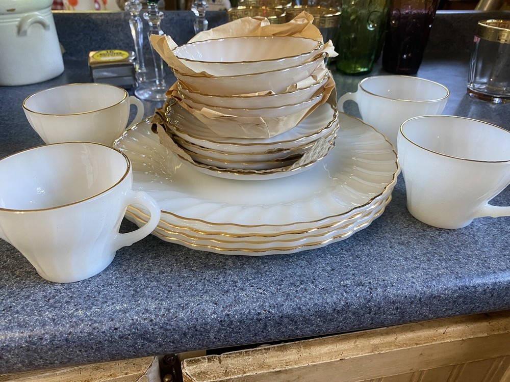 ANCHOR HOCKING GOLDEN SHELL DINNER SET 16 pc NOS