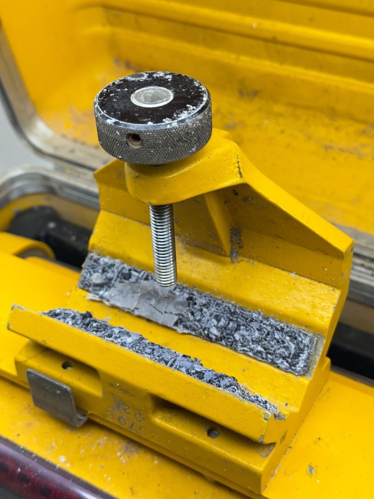 Laser Alignment Depthmaster ASSY 40500-01 Yellow Case Receiver UNTESTED READ