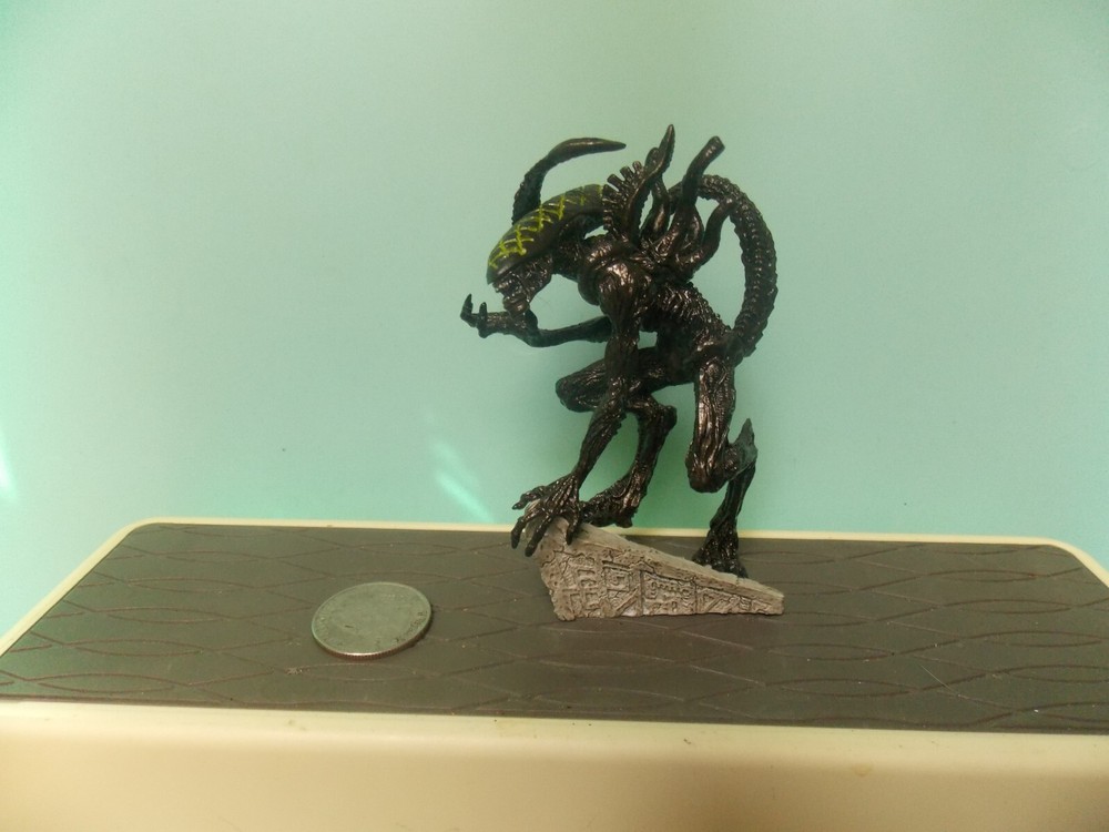 2005 Fox Alien figure Alien Figure Series AVP