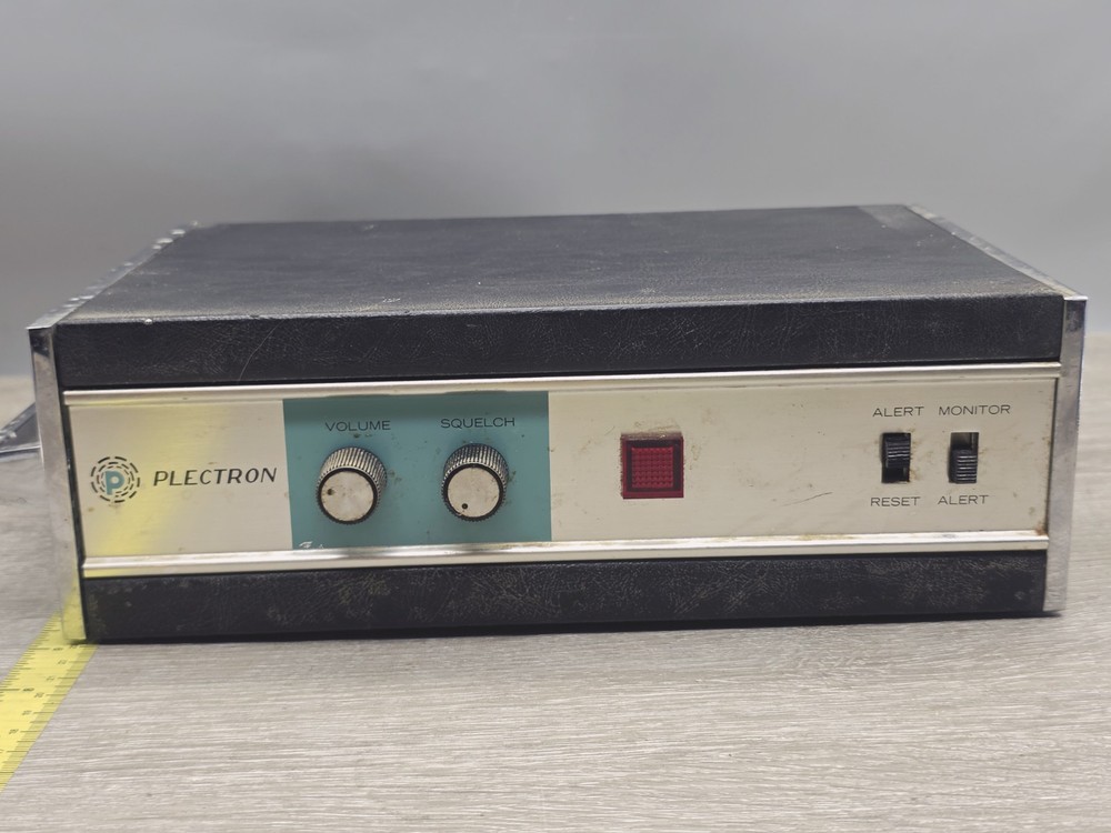 Plectron Transistor FM Radio Receiver