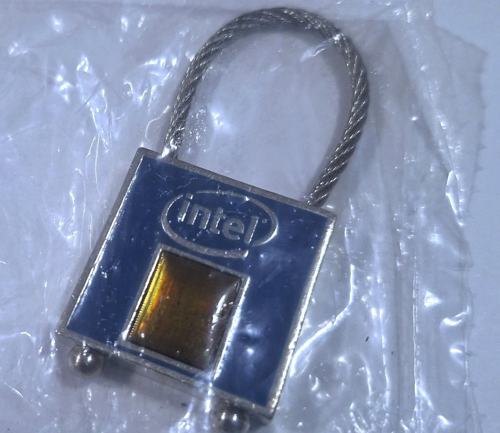Intel Core 2 Processor CPU computer chip Keychain 2008 New Unused