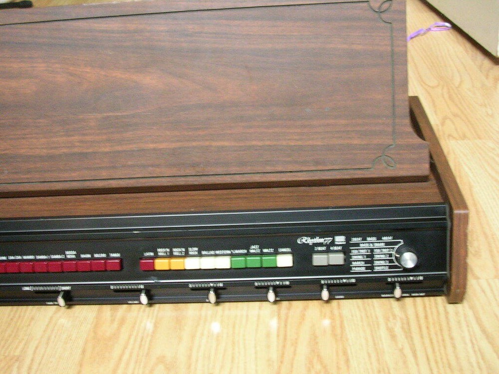 Roland Rhythm 77 TR-77 Drum Machine