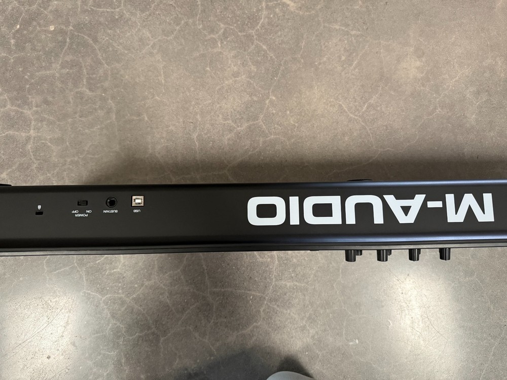 M-Audio OXYGEN 61 USB MIDI Keyboard Controller 8 Touchpads