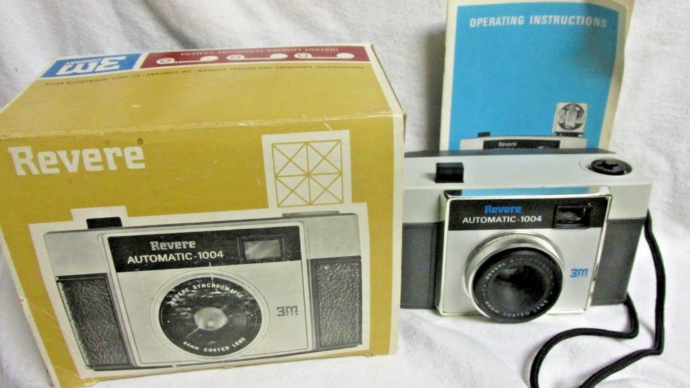 VINTAGE 1970s REVERE AUTOMATIC 1004 126 CAMERA w/ PARTIAL CUBE