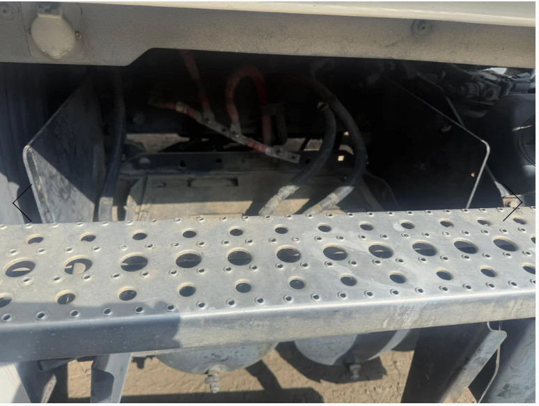 2013 Freightliner Cascadia - Battery Compartment