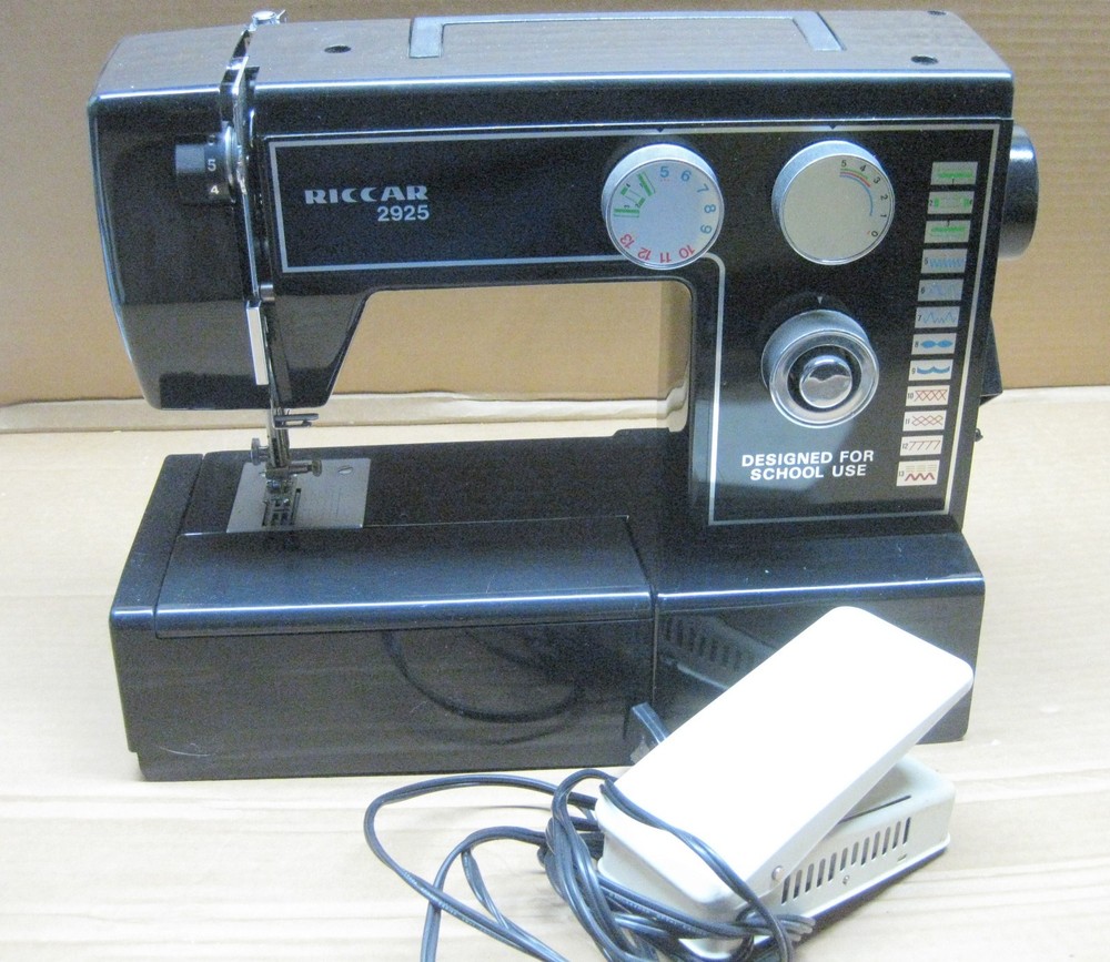 Vintage Riccar School Model 2925 Sewing Machine Tested - Please read description