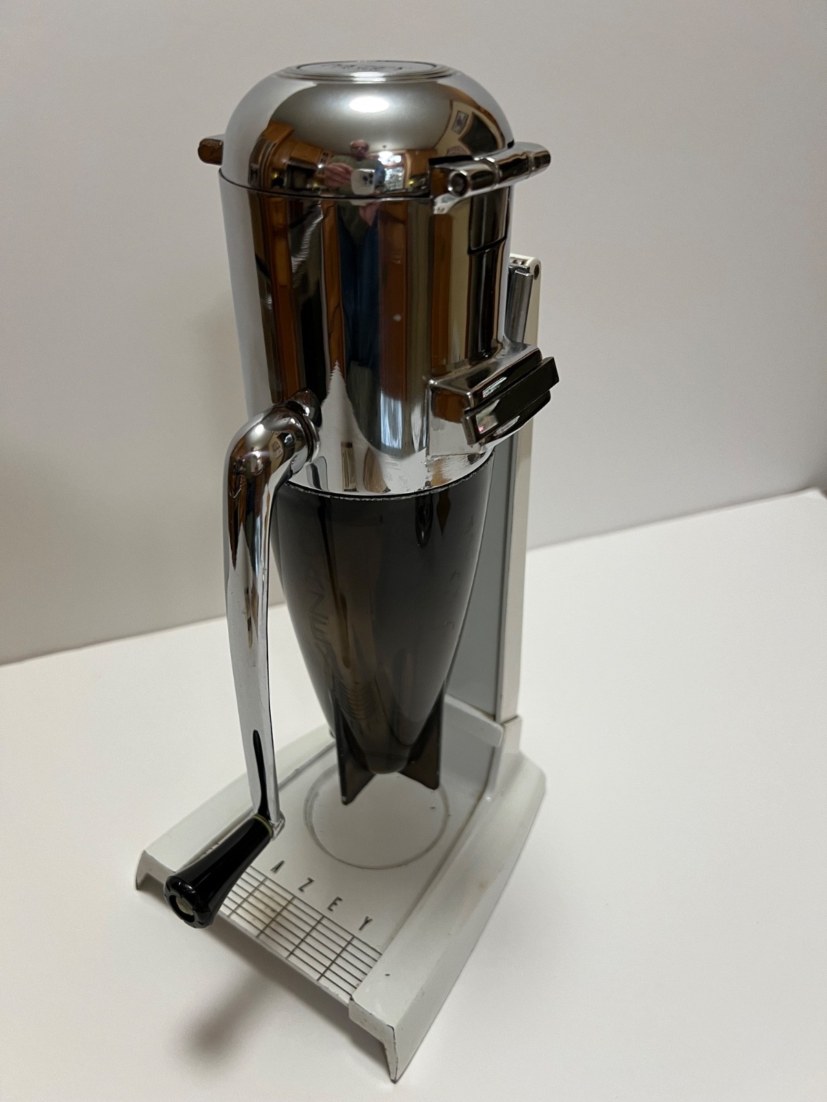 Amazing Chrome. "Dazy" Ice Crusher w/stand rare shaker top & wall Bracket