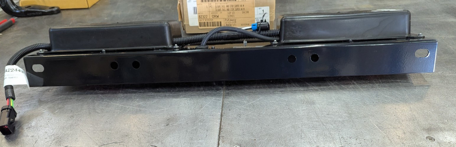 4095871C92 International Tail Light Bar Panel LED Super 44 Lamp TRUCK-LITE 40951