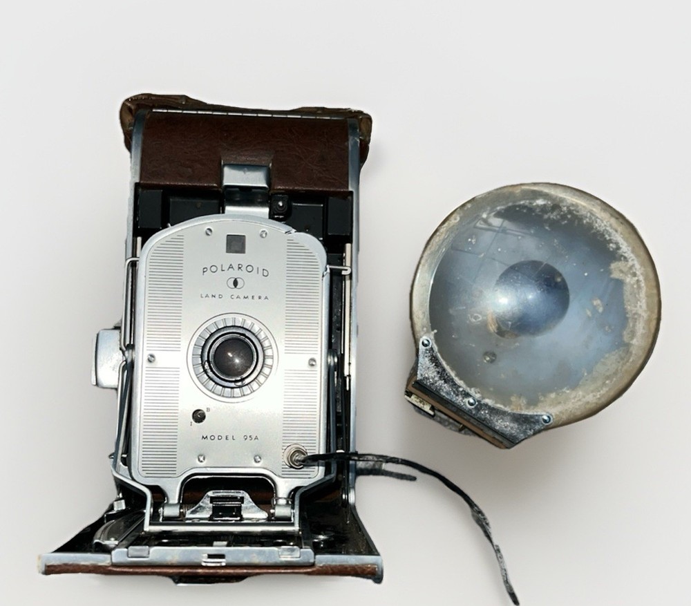 Polaroid Land Camera Model 95A w/ Flash – Beautiful Display Piece – Untested