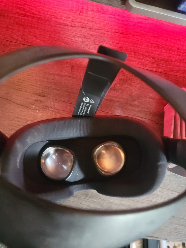 Meta Oculus Quest 64GB VR Headset - Black READ DESCRIPTION