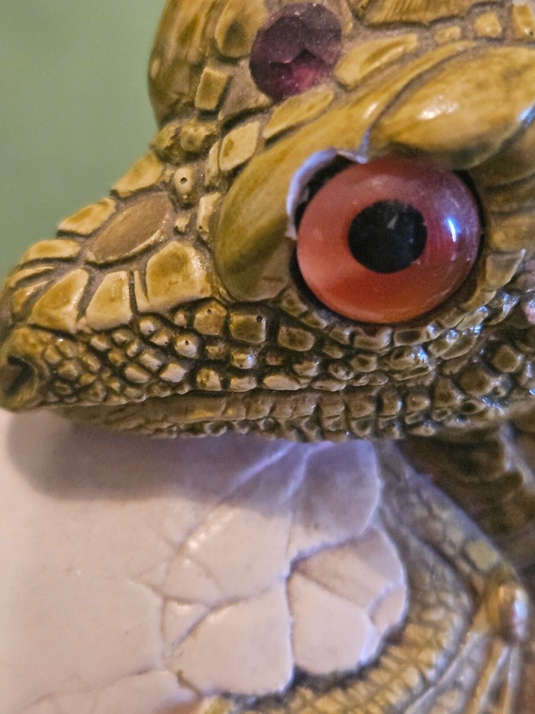 Windstone Peña 1984 Green Hatchling