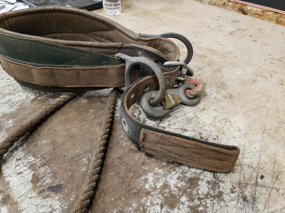 KLEIN TOOLS INC. Lineman's Pole Climbing Leather Belt - Size large