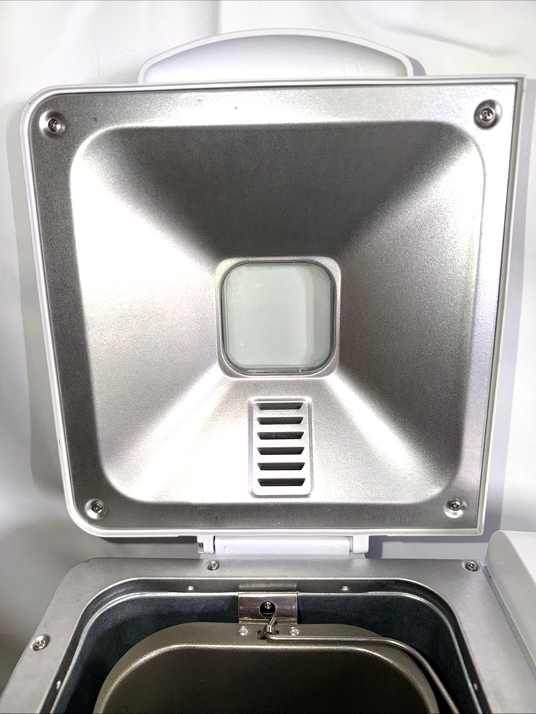 Welbilt The Bread Machine White Breadmaker ABM4900 120V