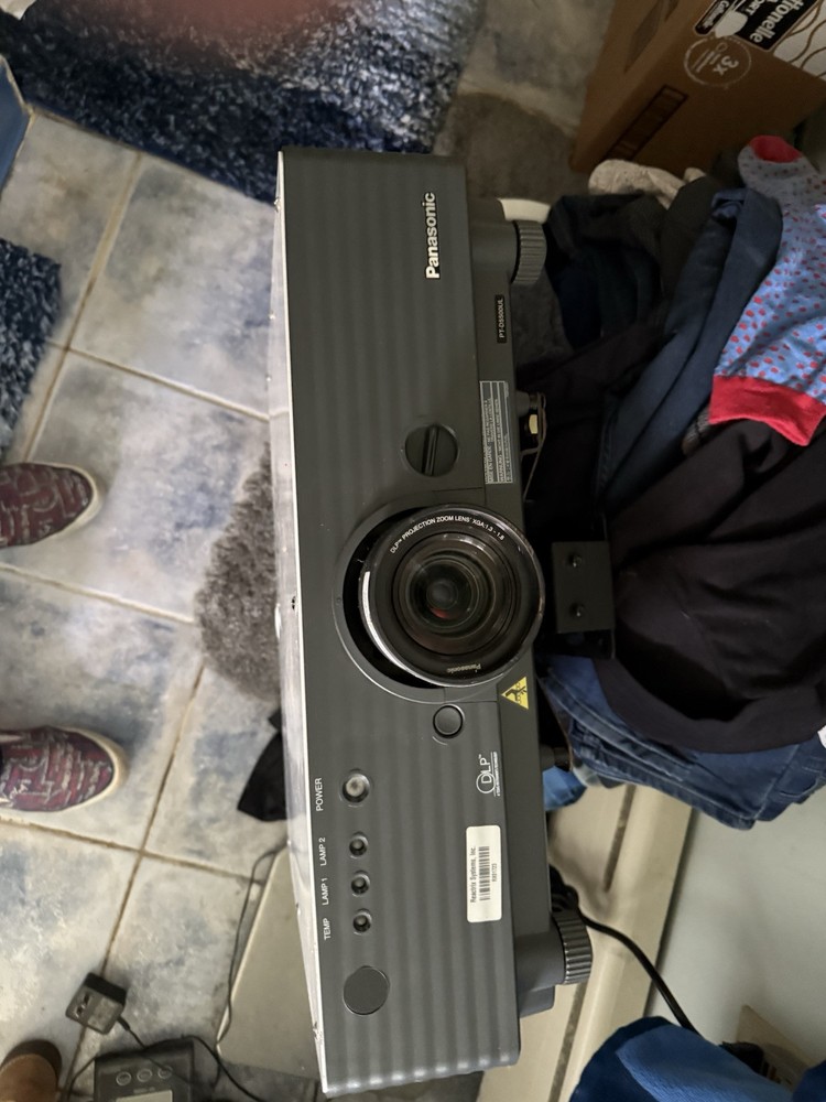 Panasonic Pt-d5500ul Projector