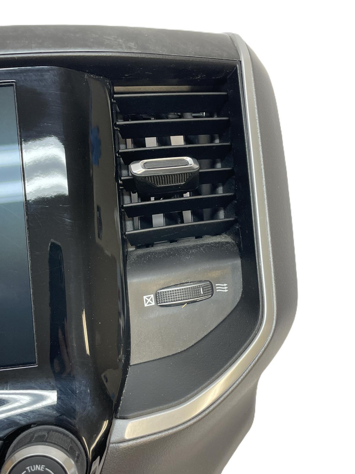 2022 DODGE RAM 2500 RADIO DISPLAY 8.4" SCREEN DASH BEZEL HEAT/AC CONTROLS OEM