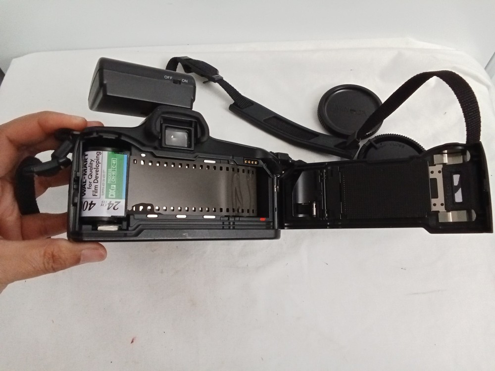 Minolta Maxxum 3000i 35mm Camera With Flash Untested