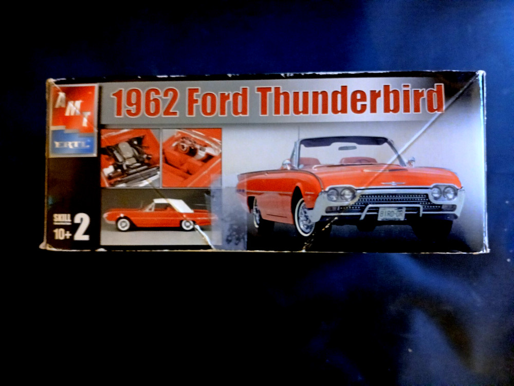 Model Kit 1962 Ford Thunderbird AMT Classics 1:25