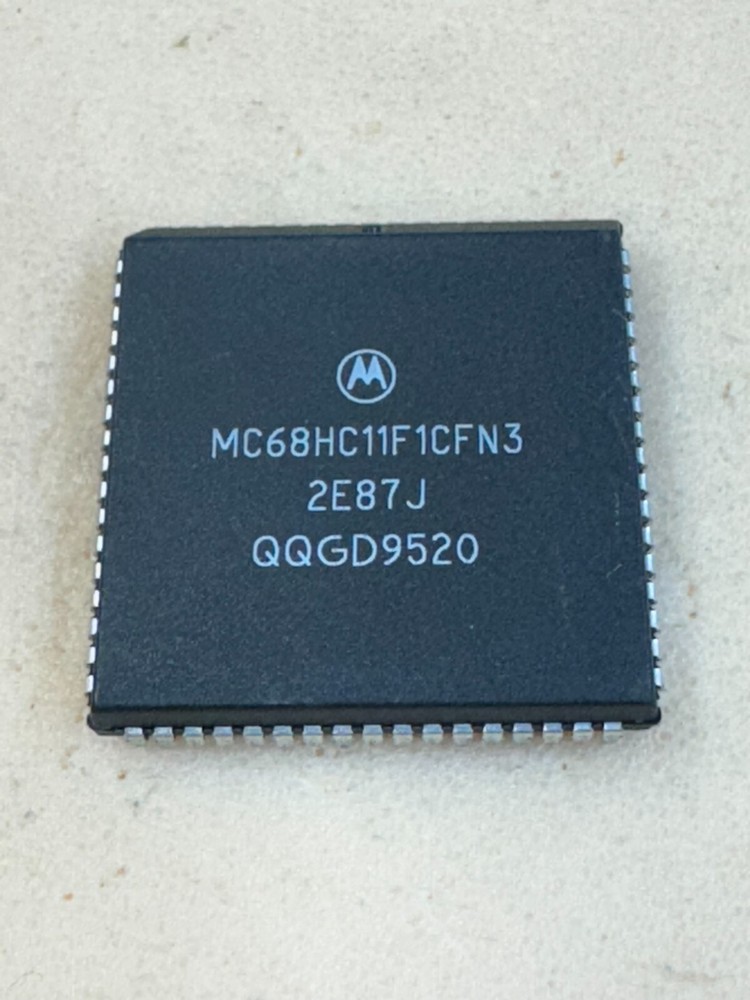 (1) MC68HC11F1CFN3 Microcontroller, 8-Bit, EEPROM, 6800 CPU, 4MHz, HCMOS, PQCC68