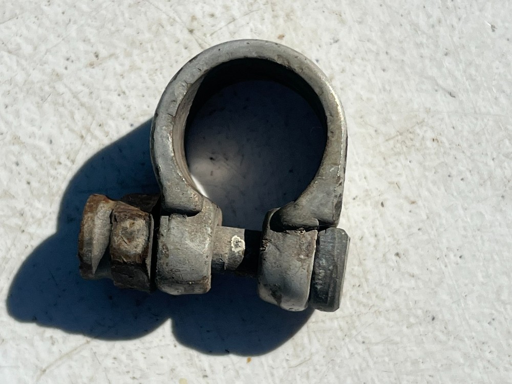 VINTAGE SCHWINN 'AS' SCRIPT SEAT POST CLAMP