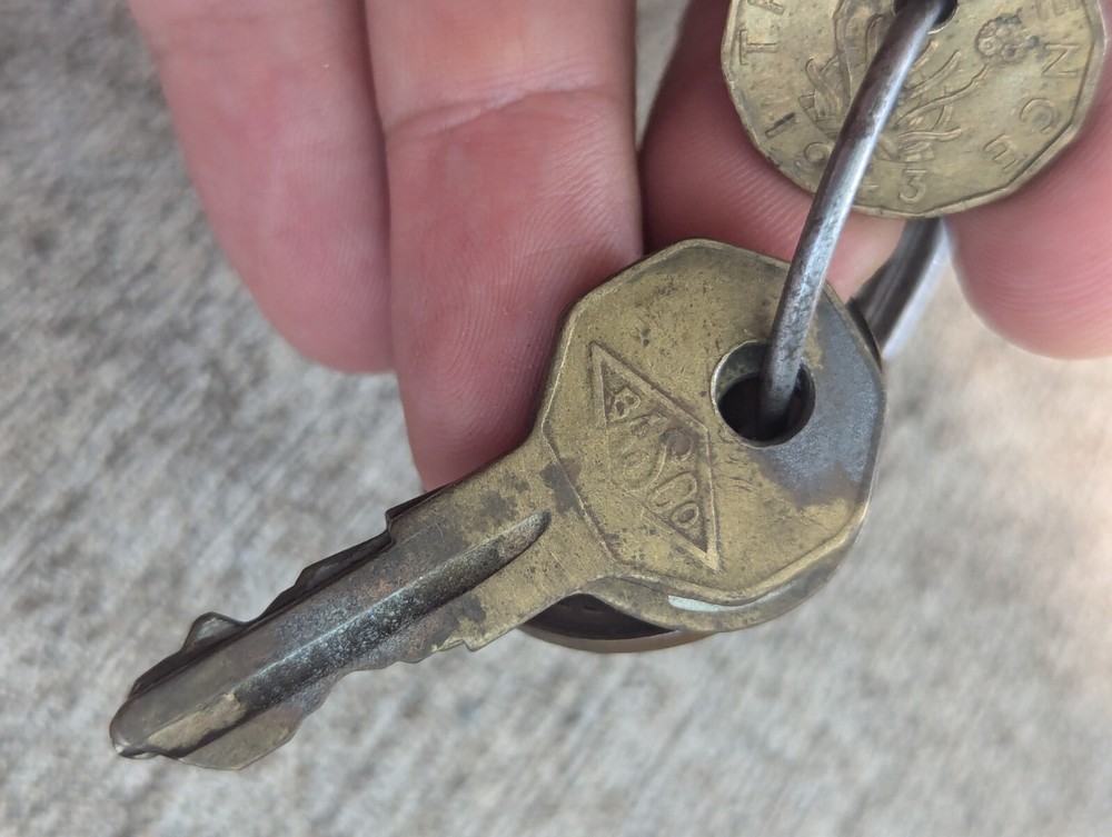 WW2 United States Army Trunk Keys W British Coins C9