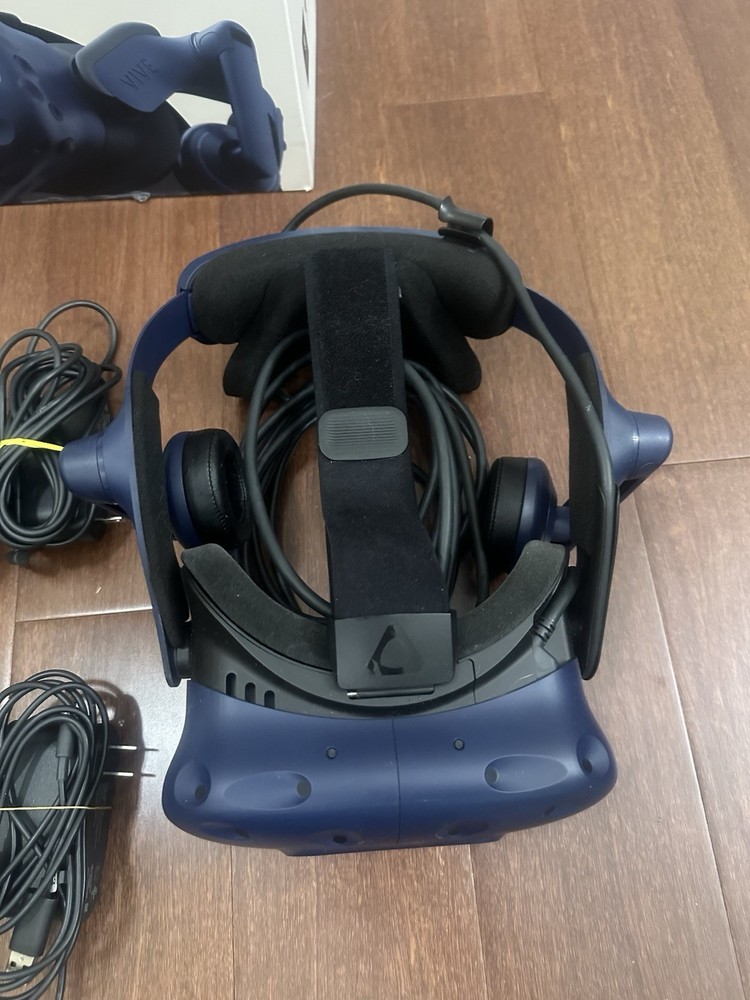 HTC VIVE Pro Headset VR Full Set Complete System Virtual Reality Kit Tested