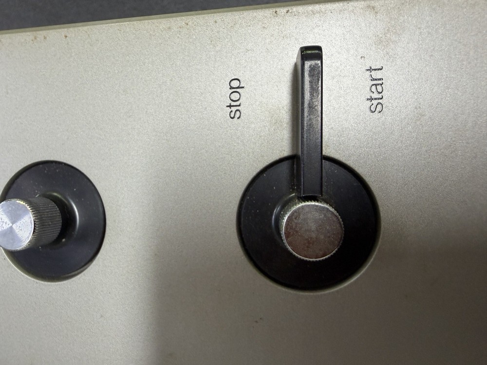 Vintage Technics SL-1650 Direct Drive Automatic Turntable Stacking Spindle READ