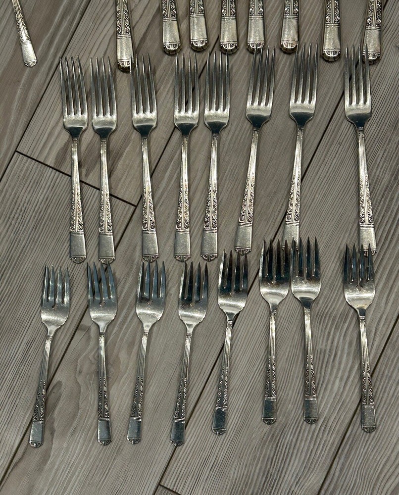 Oneida Royal York Tudor Silver Plate Flatware Set Complete 52 Pieces