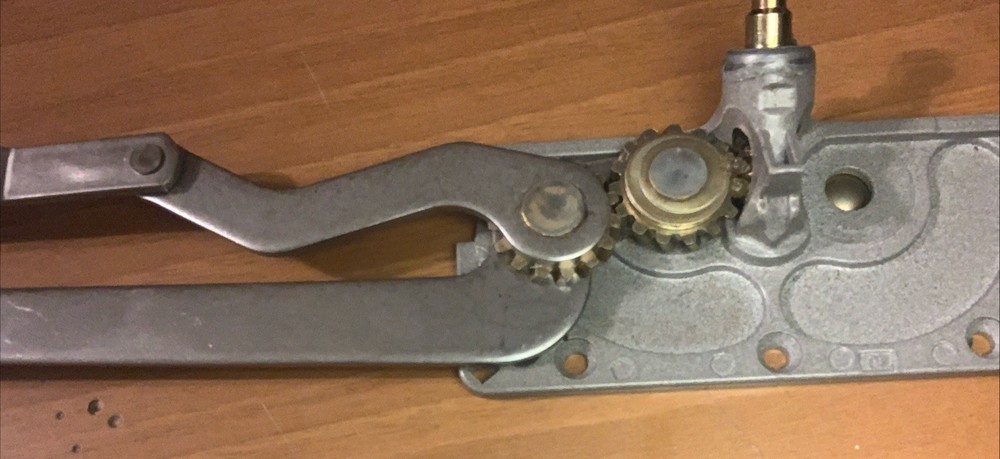 Truth Hardware "Entrygard" Dual Arm Operator - Longer Link - (Right Hand)