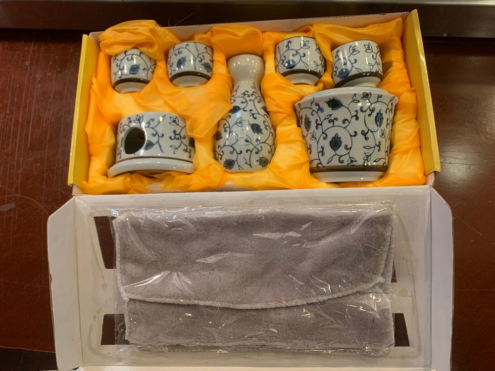 Chinese tea cup set with towel