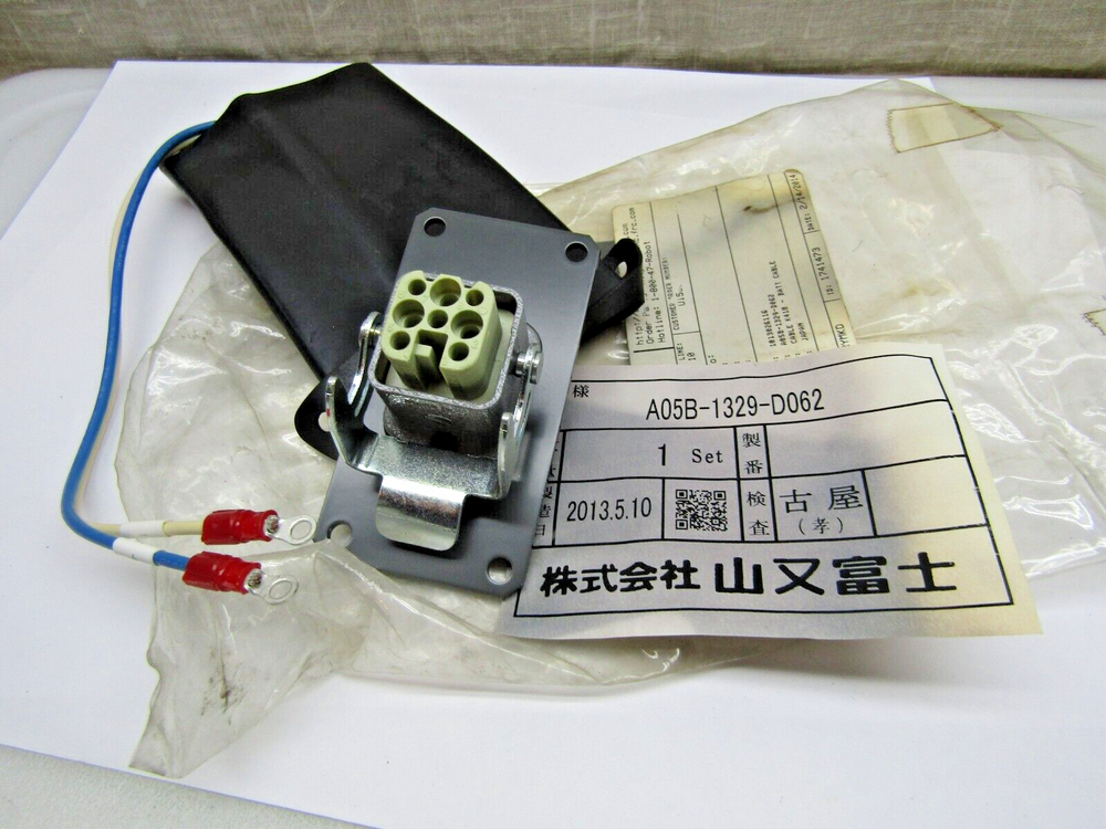Fanuc A05B-1329-D062 Plug Connector Socket