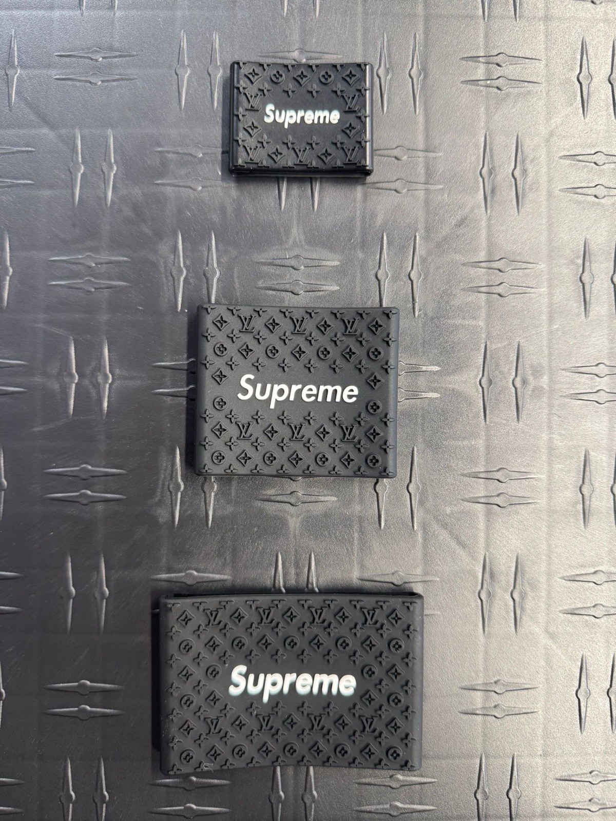 3x Supreme Clippers  Grips 3 Different Size Black and White No Slip