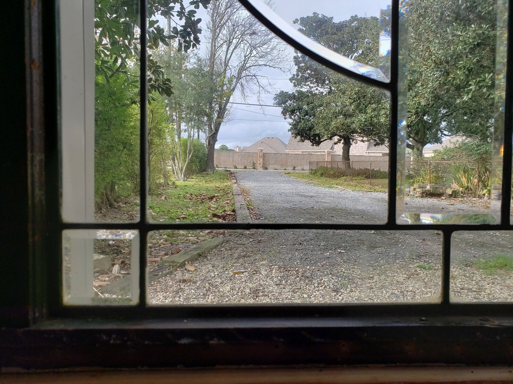 ANTIQUE BEVELED GLASS WINDOW ARCHITECTURAL SALVAGE