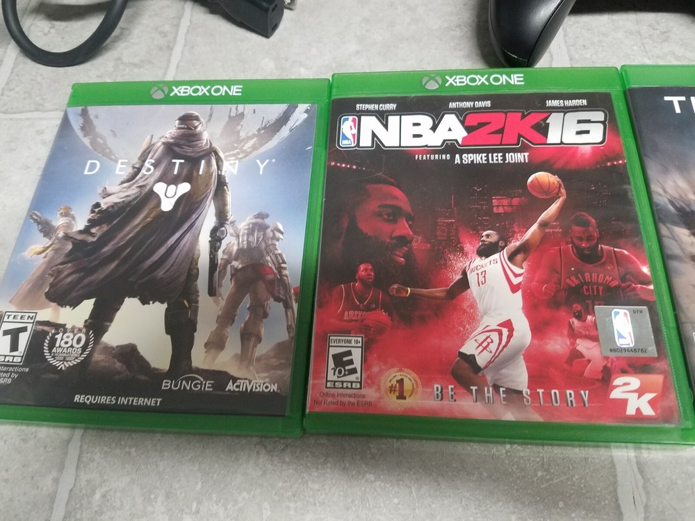 Microsoft Xbox One 1540 Game Console Bundle 500GB with 1 Controllers & 4 Games