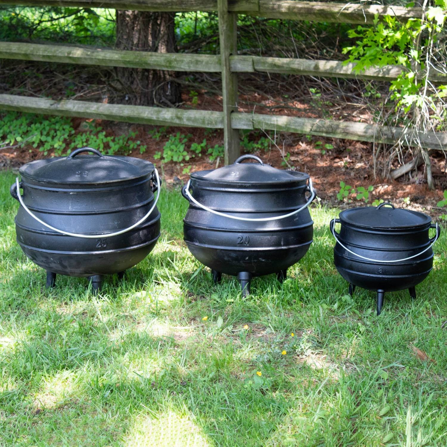 Lehman's Campfire Cooking Kettle Pot - Cast Iron Potjie with 3 Legs and Lid