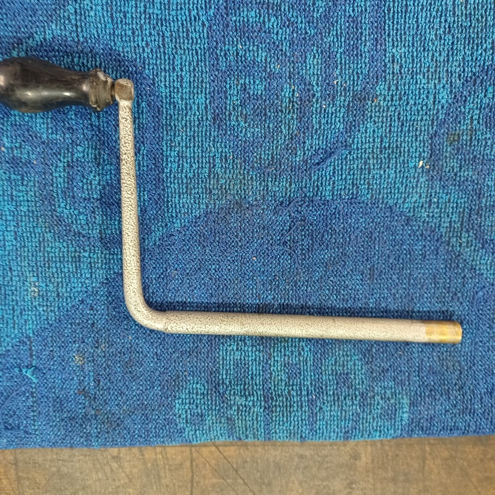 PHONOGRAPH HAND CRANK 3/8" FEMALE THREADED