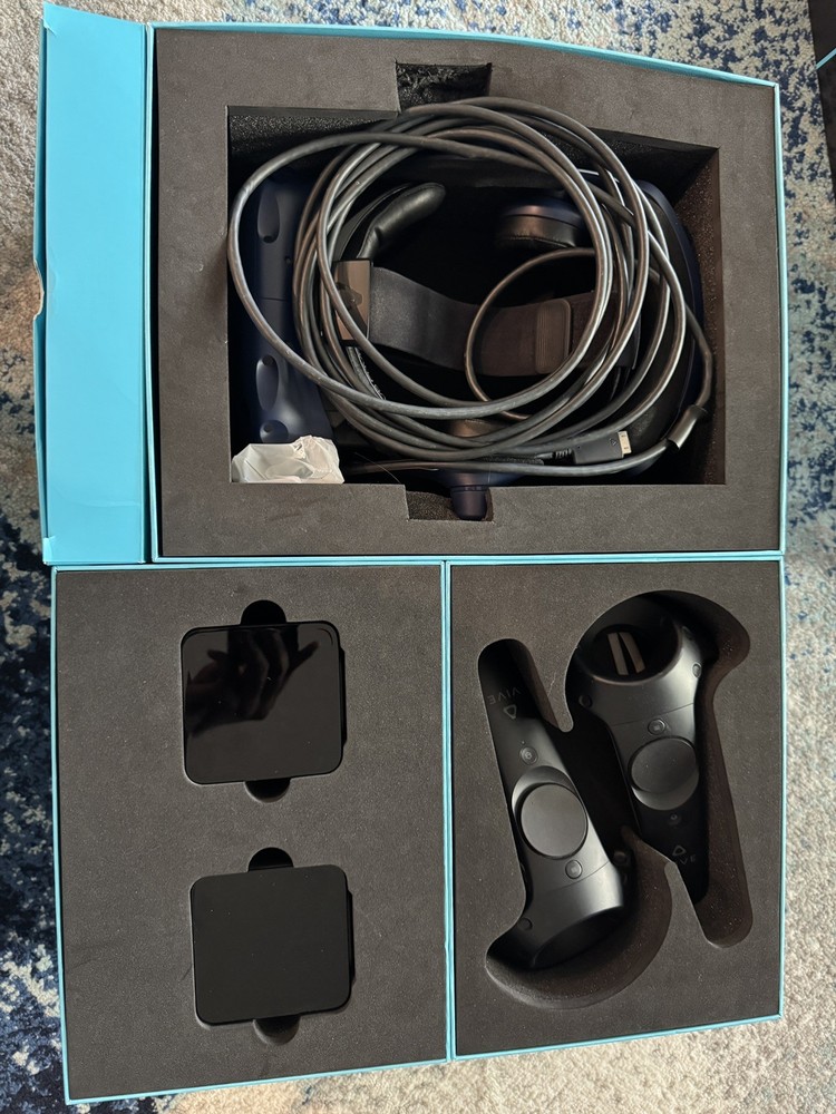 HTC Vive Pro Virtual Reality Gaming System complete set