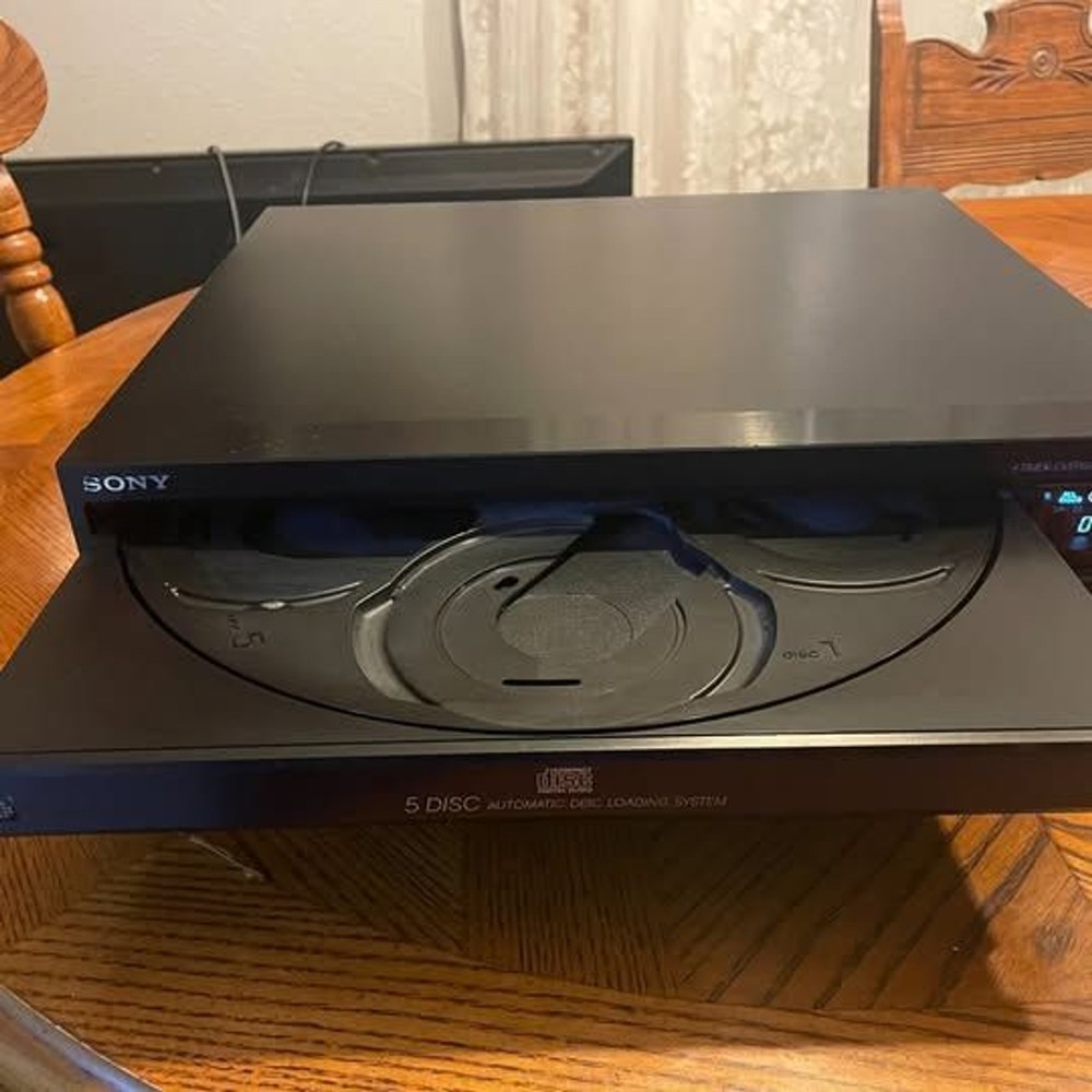 Sony CDP-C500 5-disc compact disc player changer.