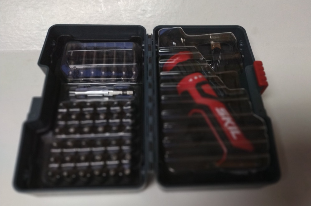 NIB SKIL Rechargeable 4V Cordless Screwdriver w/Circuit Sensor Technology + Bits