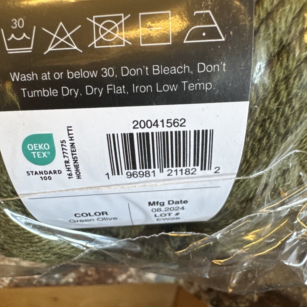10 K+C Essential FINE Wool, GREEN OLIVE ,NEW